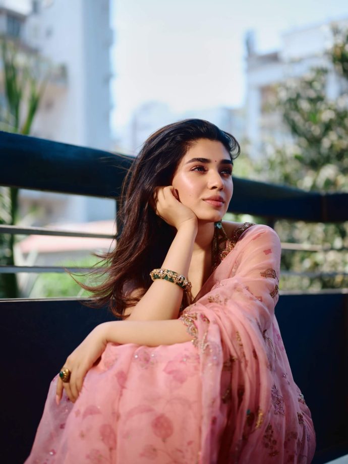 Krithi Shetty Brings Breezy ‘Hawa Hawa’ Mood to Life in a Sheer Pink Saree 995188