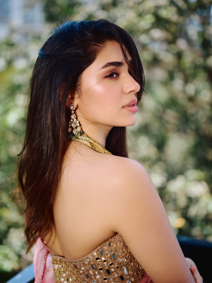 Krithi Shetty Brings Breezy ‘Hawa Hawa’ Mood to Life in a Sheer Pink Saree 995181