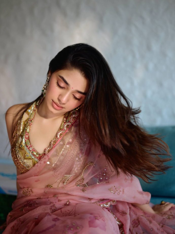 Krithi Shetty Brings Breezy ‘Hawa Hawa’ Mood to Life in a Sheer Pink Saree 995182