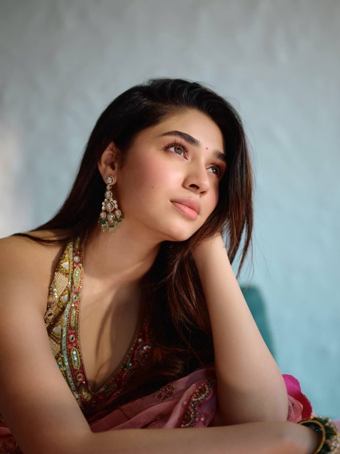 Krithi Shetty Brings Breezy ‘Hawa Hawa’ Mood to Life in a Sheer Pink Saree 995185