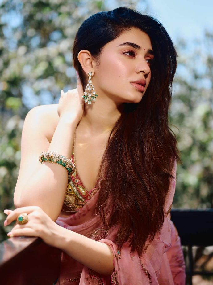 Krithi Shetty Brings Breezy ‘Hawa Hawa’ Mood to Life in a Sheer Pink Saree 995186