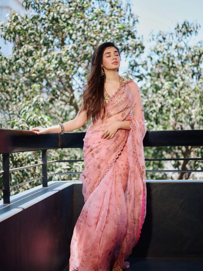 Krithi Shetty Brings Breezy ‘Hawa Hawa’ Mood to Life in a Sheer Pink Saree 995187