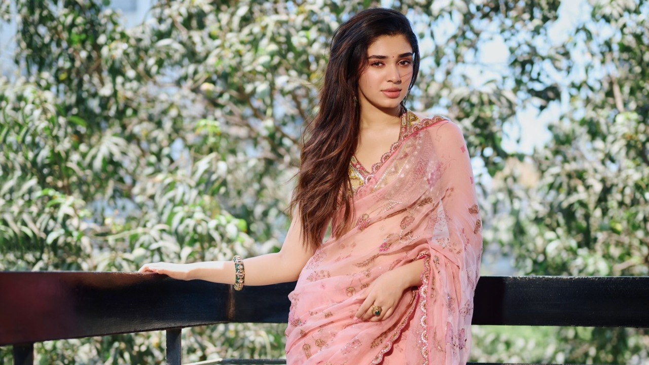 Krithi Shetty Brings Breezy ‘Hawa Hawa’ Mood to Life in a Sheer Pink Saree 995178