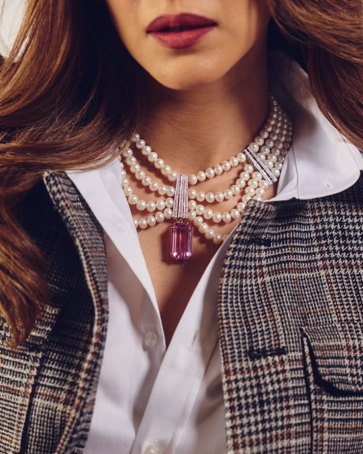 Kriti Sanon Owns Boss Lady Style in Blazer and Wide-Leg Pants 994746