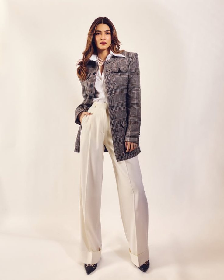 Kriti Sanon Owns Boss Lady Style in Blazer and Wide-Leg Pants 994748