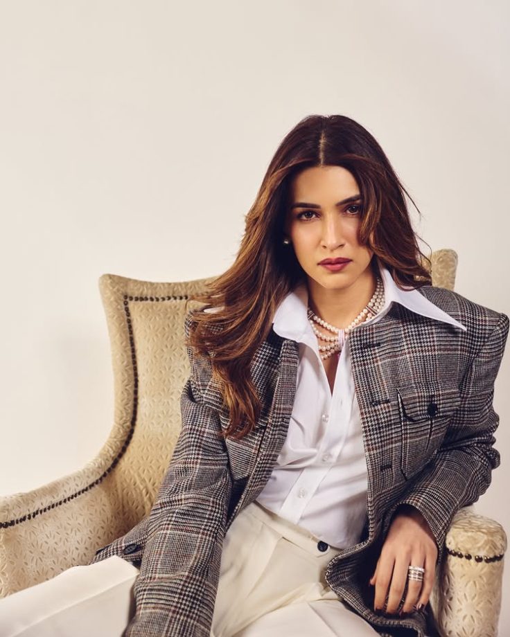 Kriti Sanon Owns Boss Lady Style in Blazer and Wide-Leg Pants 994749