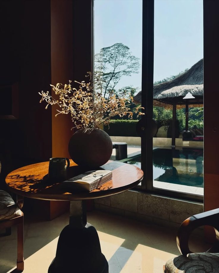 Malavika Mohanan Enjoys A Cozy Tropical Getaway In Java 994507