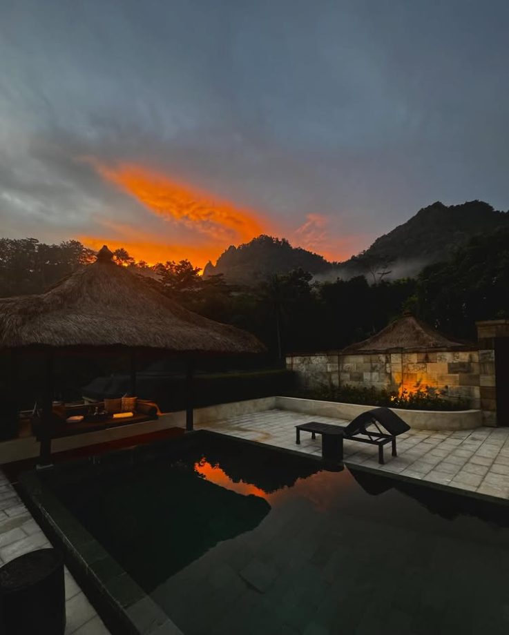 Malavika Mohanan Enjoys A Cozy Tropical Getaway In Java 994508