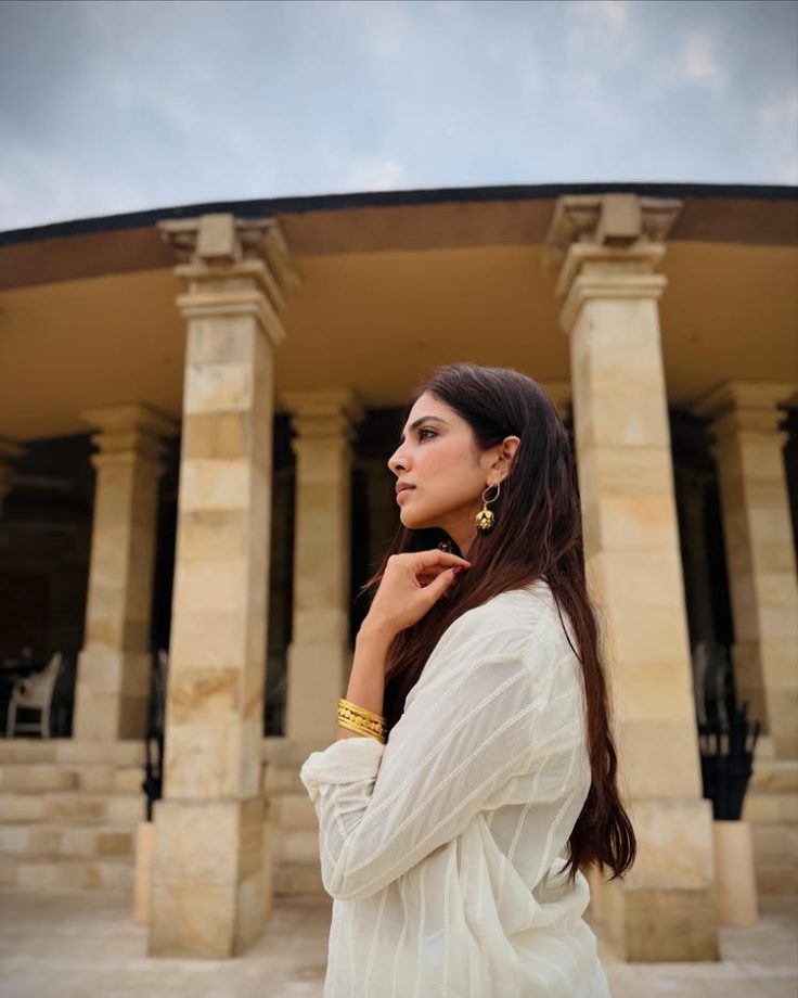 Malavika Mohanan Enjoys A Cozy Tropical Getaway In Java 994510