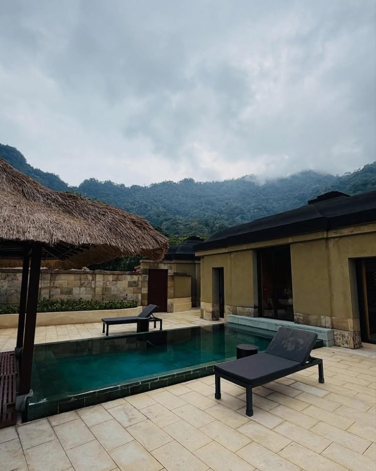 Malavika Mohanan Enjoys A Cozy Tropical Getaway In Java 994499