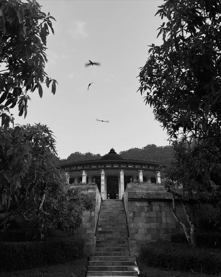 Malavika Mohanan Enjoys A Cozy Tropical Getaway In Java 994503