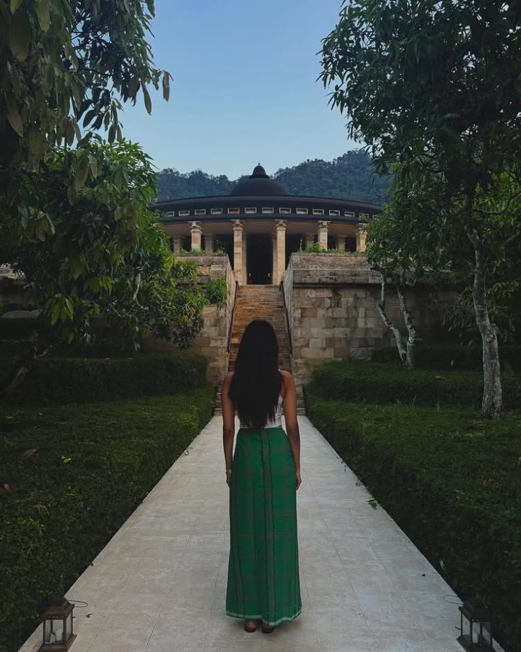 Malavika Mohanan Enjoys A Cozy Tropical Getaway In Java 994504