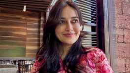 Mom-to-be Surbhi Jyoti Flaunts Her Baby Bump In Comfortable Looks, Her Smile Steals Hearts