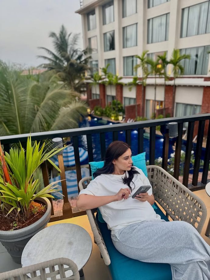 Mom-to-be Surbhi Jyoti Flaunts Her Baby Bump In Comfortable Looks, Her Smile Steals Hearts 993853