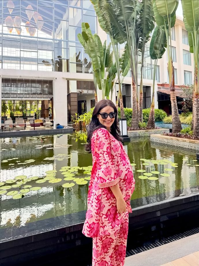 Mom-to-be Surbhi Jyoti Flaunts Her Baby Bump In Comfortable Looks, Her Smile Steals Hearts 993854
