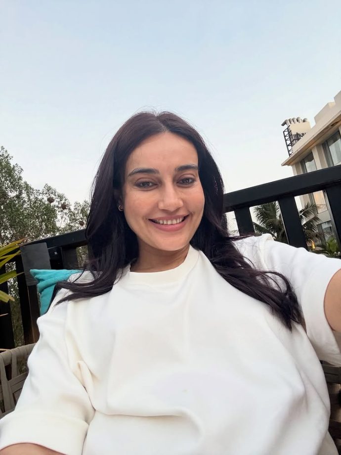 Mom-to-be Surbhi Jyoti Flaunts Her Baby Bump In Comfortable Looks, Her Smile Steals Hearts 993855