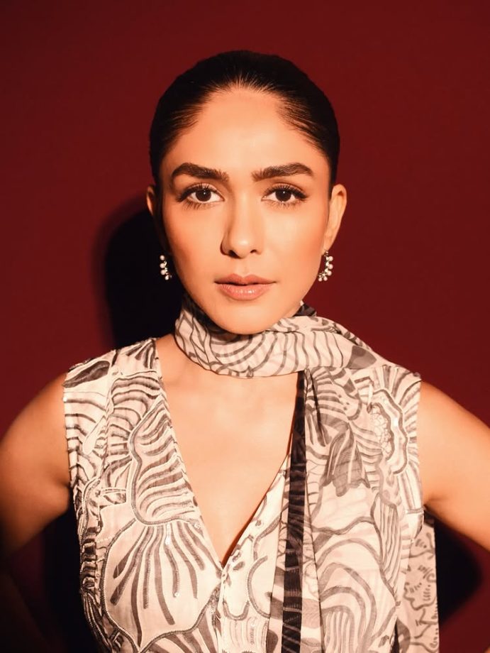 Mrunal Thakur keeps it stylish and simple in a chic monochrome fusion look 994691