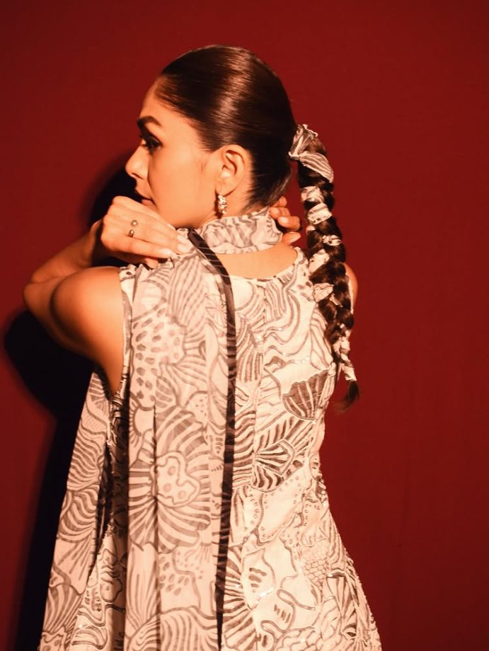 Mrunal Thakur keeps it stylish and simple in a chic monochrome fusion look 994690