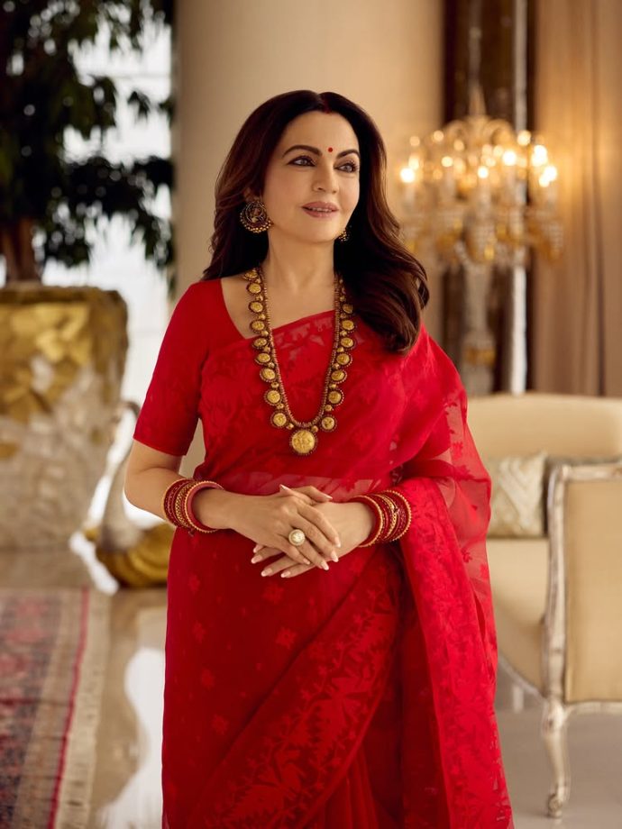 Mukesh Ambani Turns 69: Celebrates at Siddhivinayak Temple with Nita Ambani and Family 994844