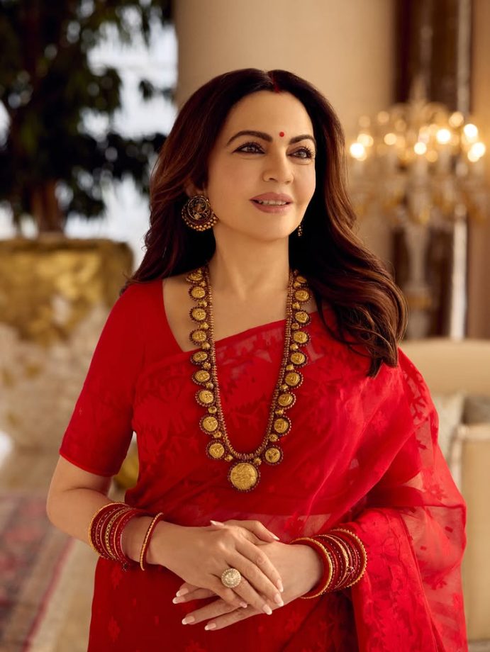 Mukesh Ambani Turns 69: Celebrates at Siddhivinayak Temple with Nita Ambani and Family 994845