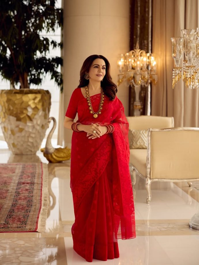 Mukesh Ambani Turns 69: Celebrates at Siddhivinayak Temple with Nita Ambani and Family 994843