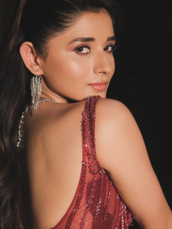 Naagin 7 Actress Kanika Mann Flaunts Curves In Maroon Wine Saree-like Attire, Ekta Kapoor Reacts 994809