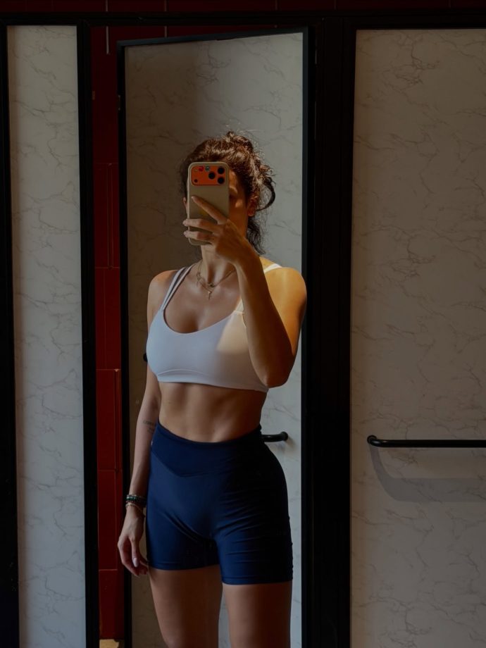 Natasa Stankovic keeps it real and strong in her everyday gym fits 995362