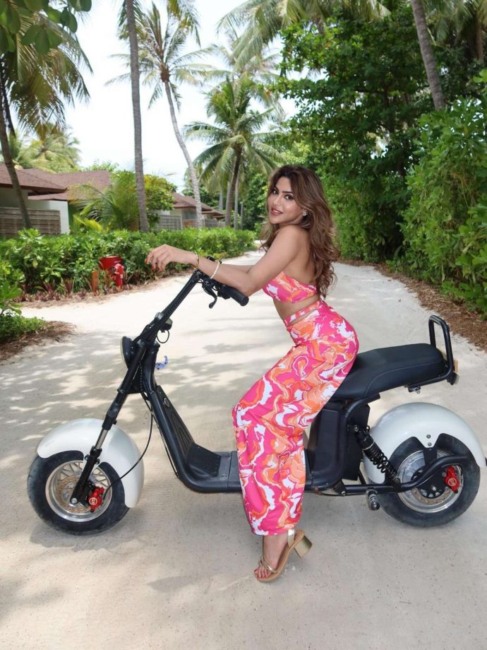 Nikki Tamboli Turns Up the Heat in a Bold Tropical Co-Ord Look 995389