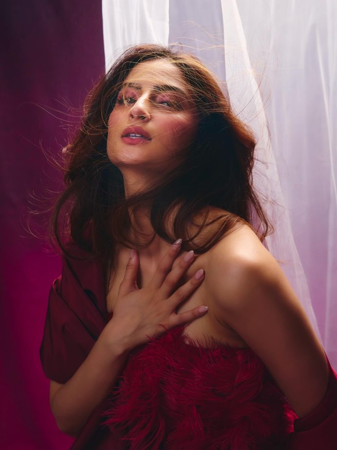 Palak Tiwari Owns the Spotlight in Bold Red Glam Look 995280