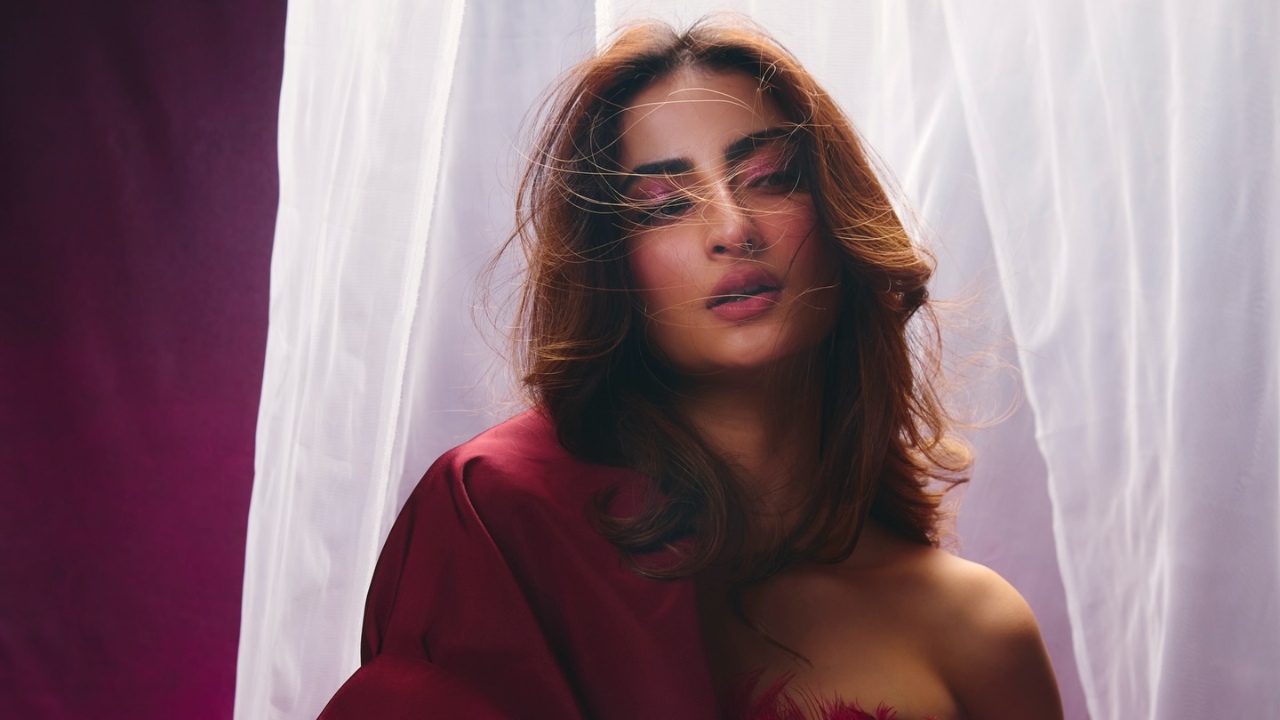 Palak Tiwari Owns the Spotlight in Bold Red Glam Look 995285