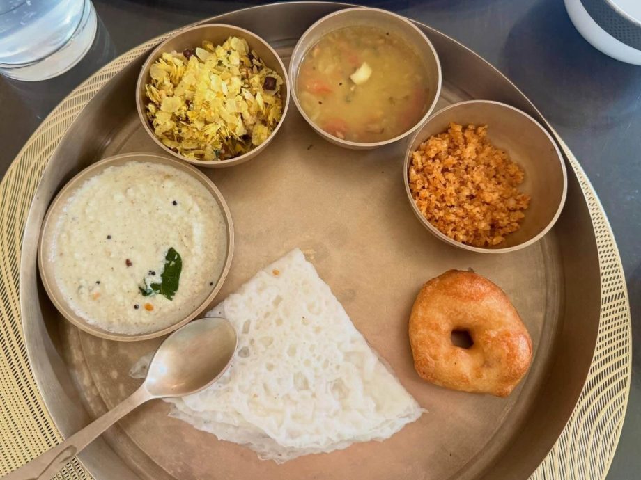 Pooja Hegde Shares Mangalore Trip Moments in Pink Saree, Gives a Glimpse of Food, Beach, and Temple Visit 995683