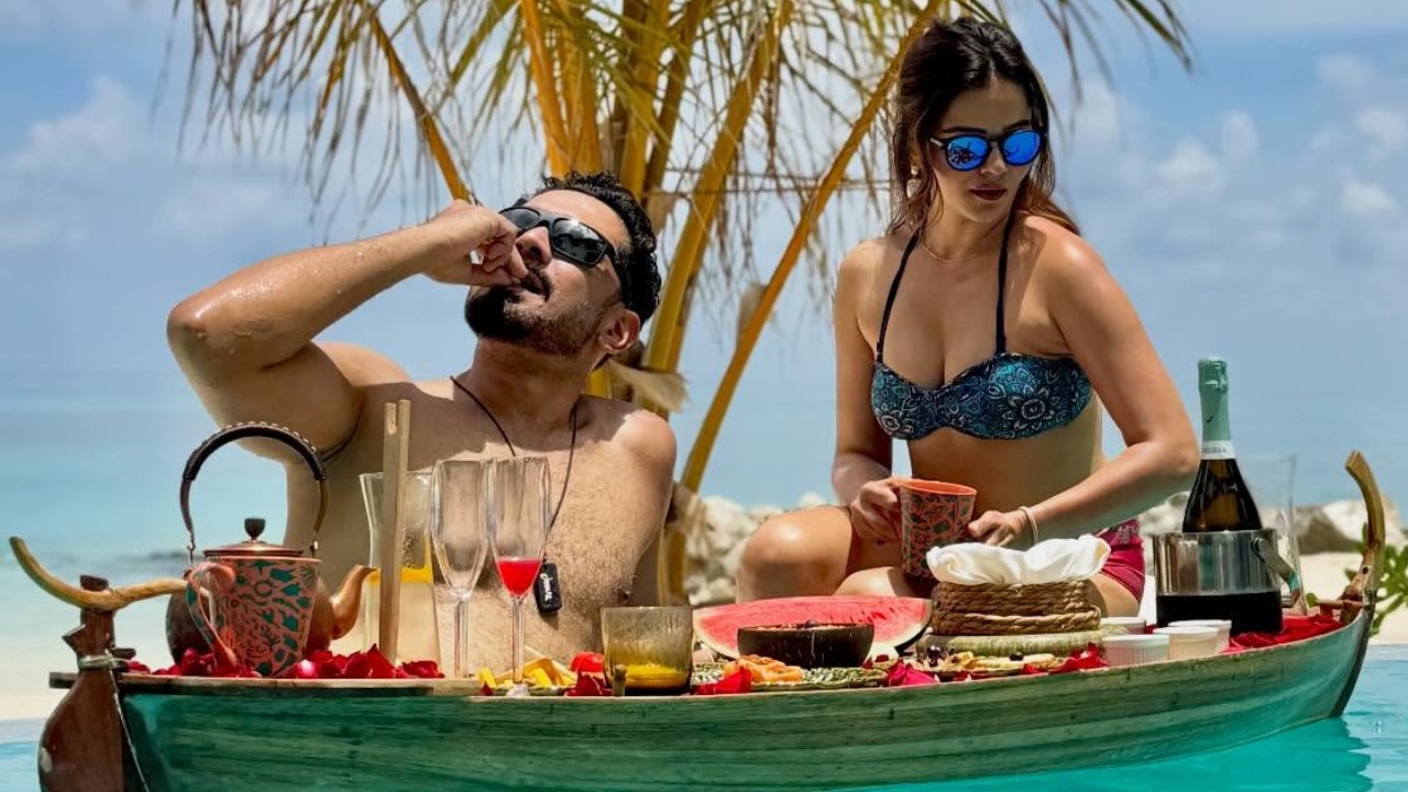 Rubina Dilaik and Abhinav Shukla turn up the heat in swimsuits on their Maldives vacation 995710