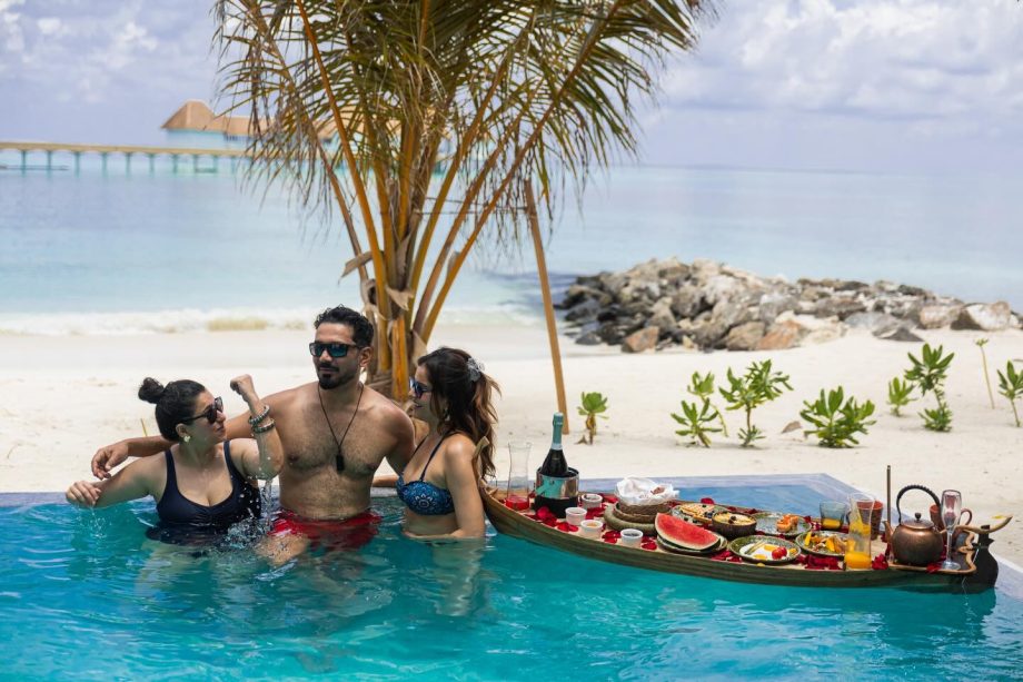 Rubina Dilaik and Abhinav Shukla turn up the heat in swimsuits on their Maldives vacation 995704