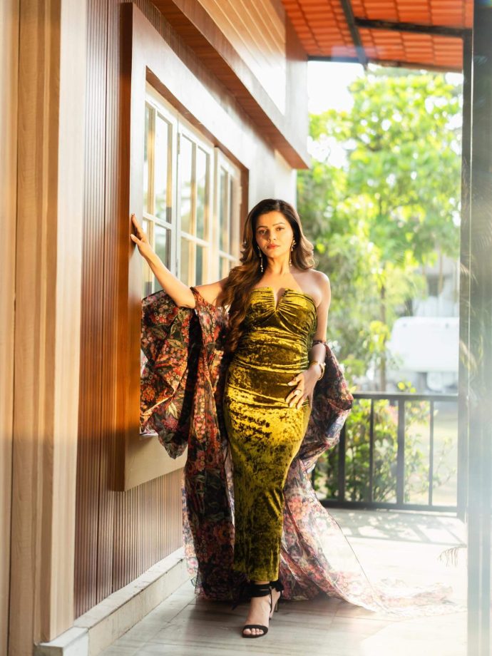 Rubina Dilaik Serves Red Carpet Moment In Olive Green Gown With Printed Trail Shrug: See Pics 993426