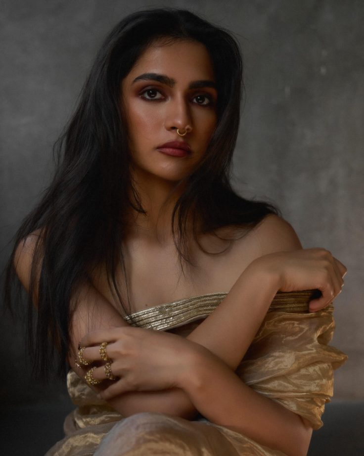 Rukmini Vasanth Embraces Timeless Elegance in Gold 995291