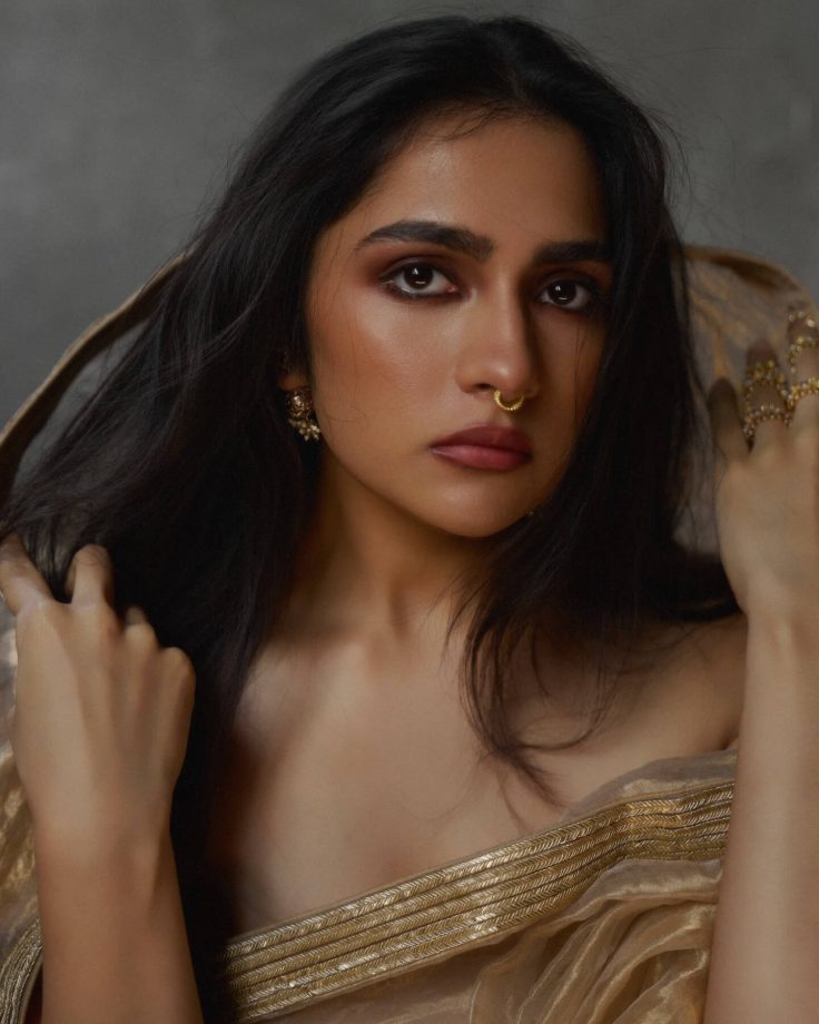 Rukmini Vasanth Embraces Timeless Elegance in Gold 995293