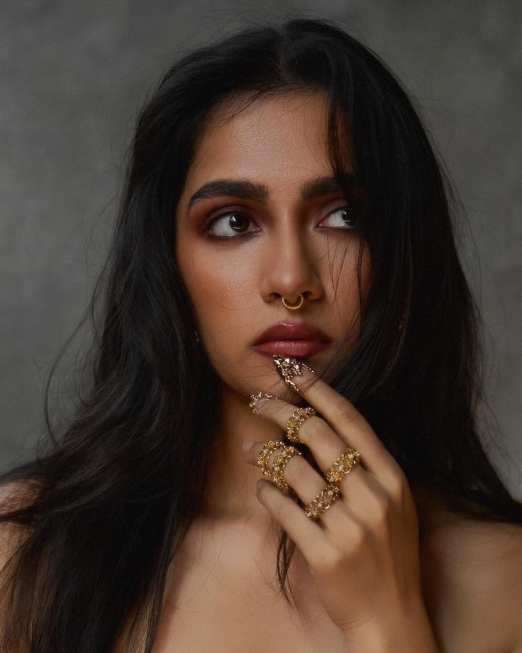 Rukmini Vasanth Embraces Timeless Elegance in Gold 995295