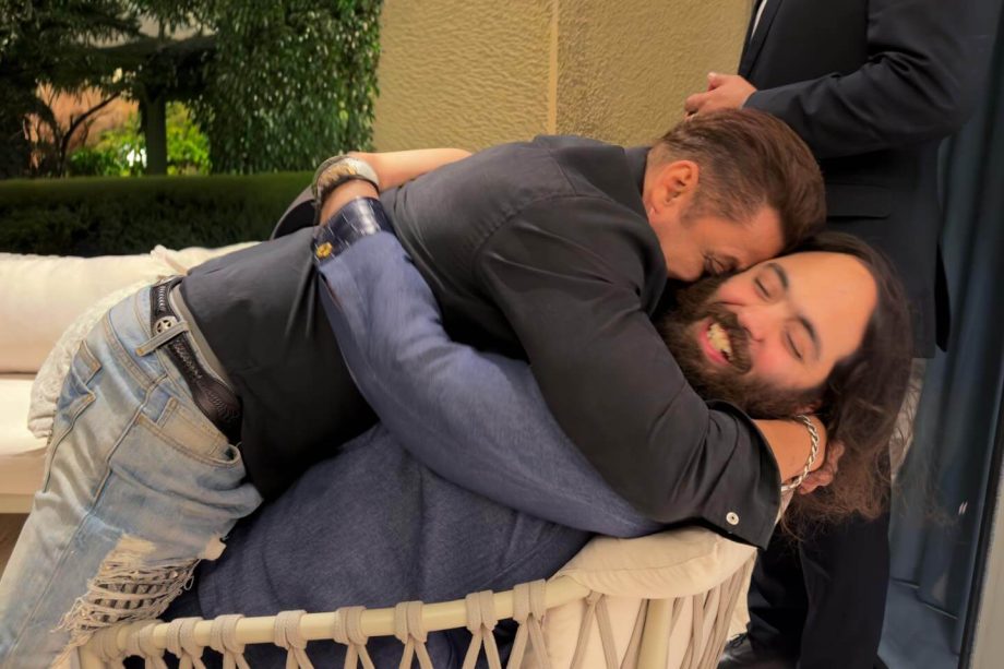 Salman Khan Writes A Sweet Note For Anant Ambani On His Birthday, Climbs On His Back In Adorable Pic 994003