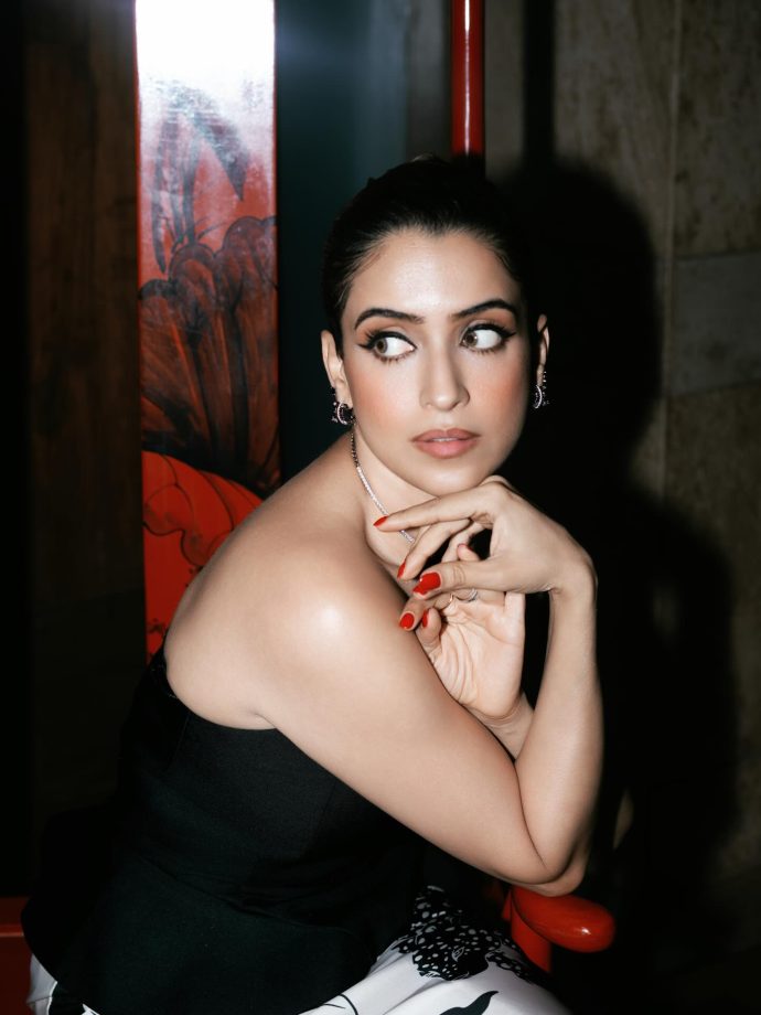 Sanya Malhotra Keeps It Chic in a Black and White Outfit 993971