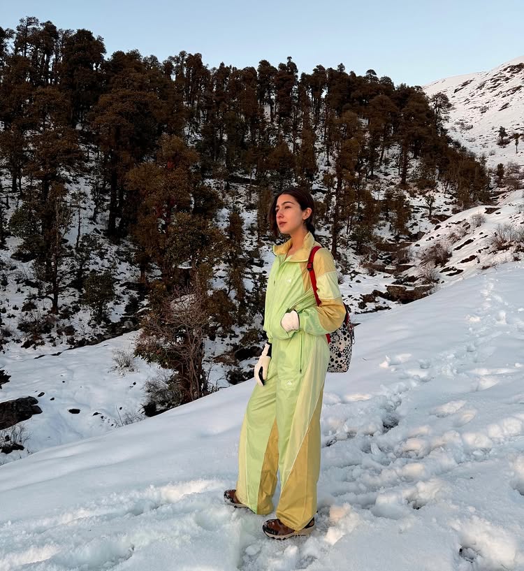 Sara Ali Khan Enjoys Snow, Hills, and Simple Moments in Mountain Getaway 994592