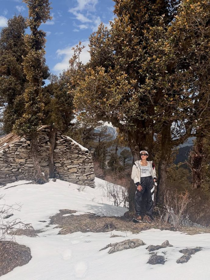 Sara Ali Khan Enjoys Snow, Hills, and Simple Moments in Mountain Getaway 994593