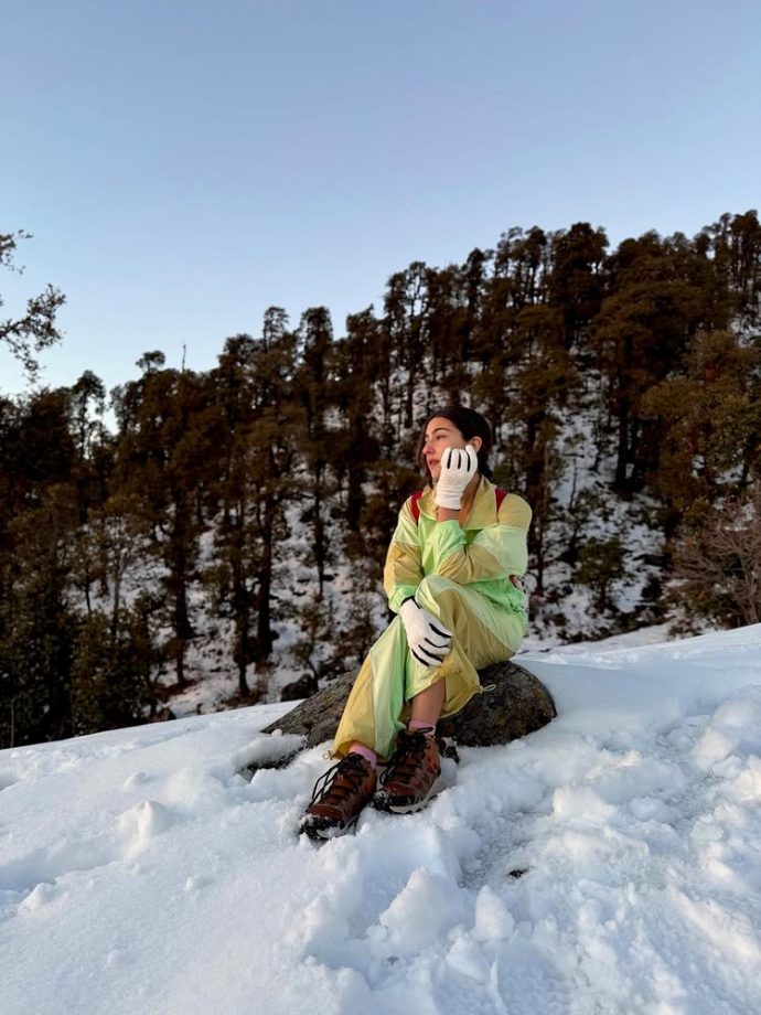 Sara Ali Khan Enjoys Snow, Hills, and Simple Moments in Mountain Getaway 994589