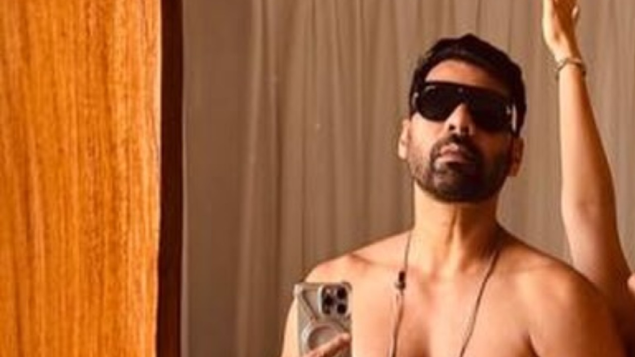 Shabir Ahluwalia Flirts With Wife Kanchi Kaul In Shirtless Pic; Sriti Jha, Genelia D'Souza & Others React 993837