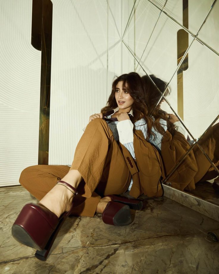 Shivangi Joshi Redefines Boss Lady Style In A Sharp Brown Suit 993930