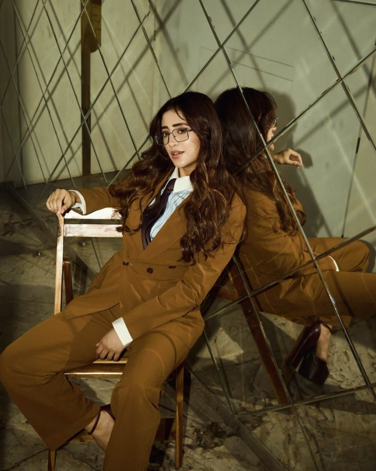 Shivangi Joshi Redefines Boss Lady Style In A Sharp Brown Suit 993919