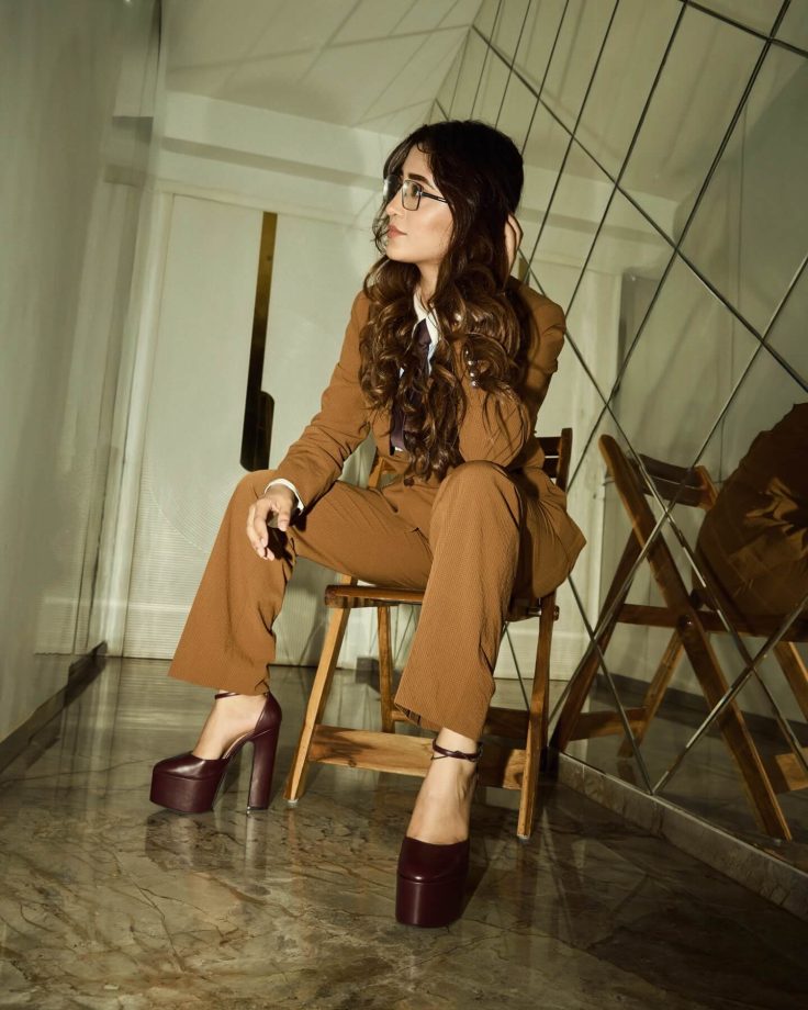 Shivangi Joshi Redefines Boss Lady Style In A Sharp Brown Suit 993922