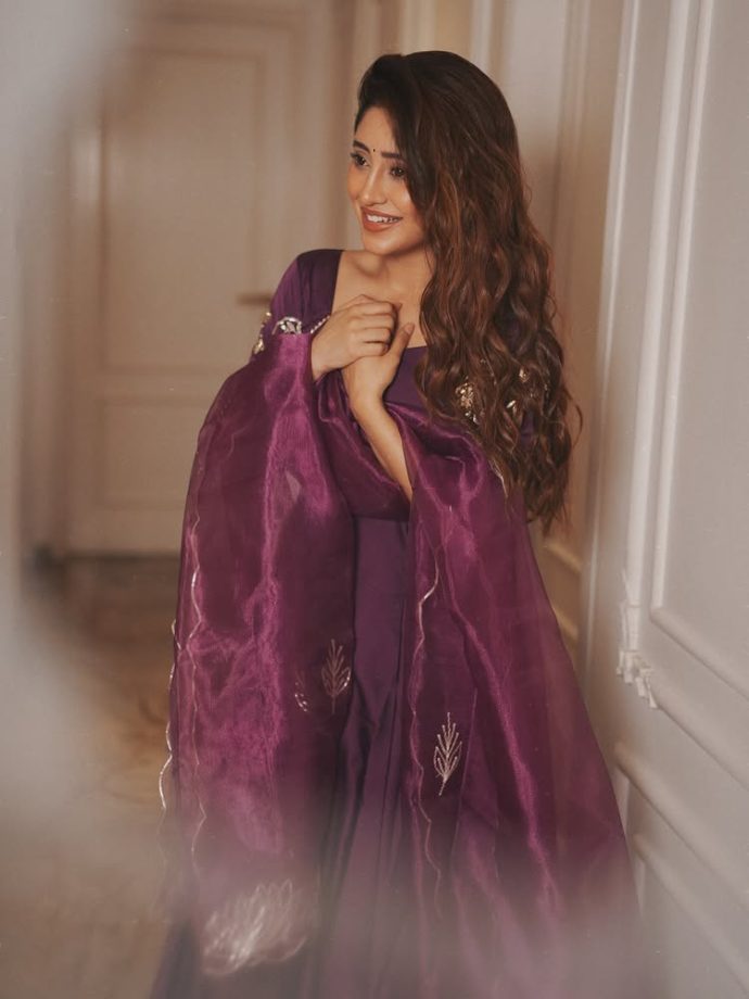 Shivangi Joshi stuns in a romantic ethnic look that feels straight out of a dream 995033