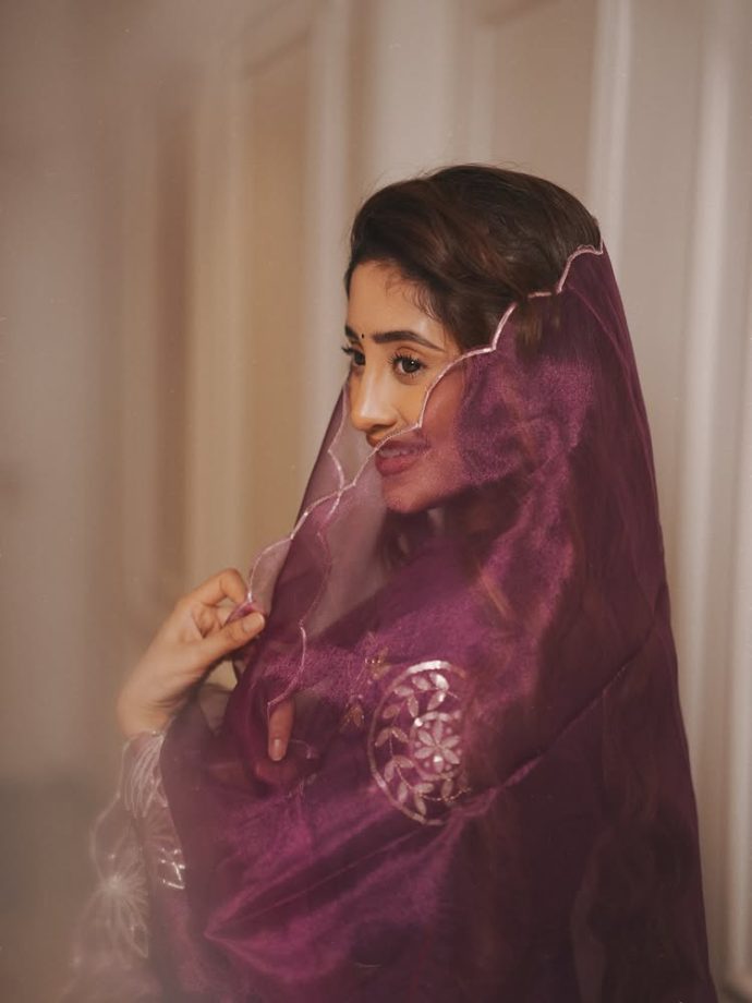 Shivangi Joshi stuns in a romantic ethnic look that feels straight out of a dream 995039