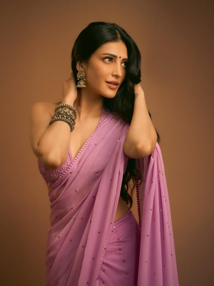 Shruti Hassan Makes Hearts Flutter In A Lavender Mirror Work Saree with Halter Blouse: Take A Look 993200