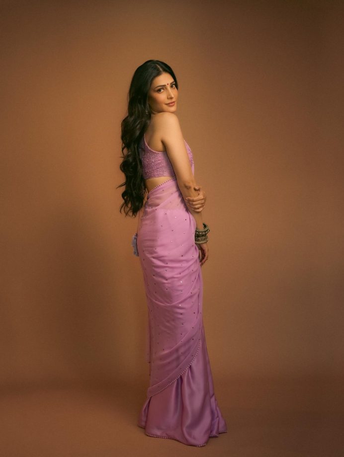Shruti Hassan Makes Hearts Flutter In A Lavender Mirror Work Saree with Halter Blouse: Take A Look 993201